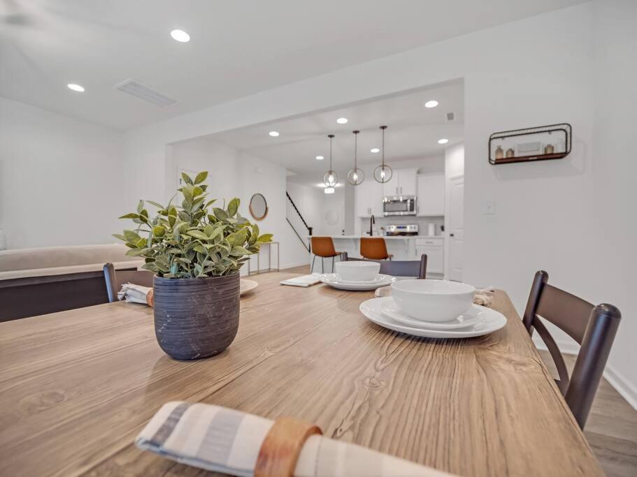Gorgeous New Townhome/Charlotte! Exterior photo