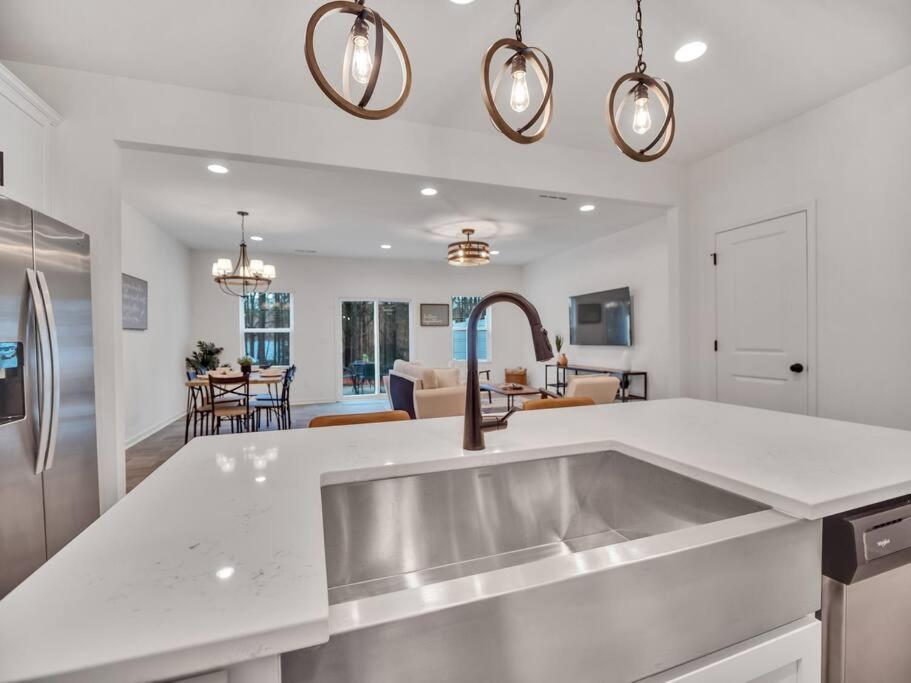 Gorgeous New Townhome/Charlotte! Exterior photo